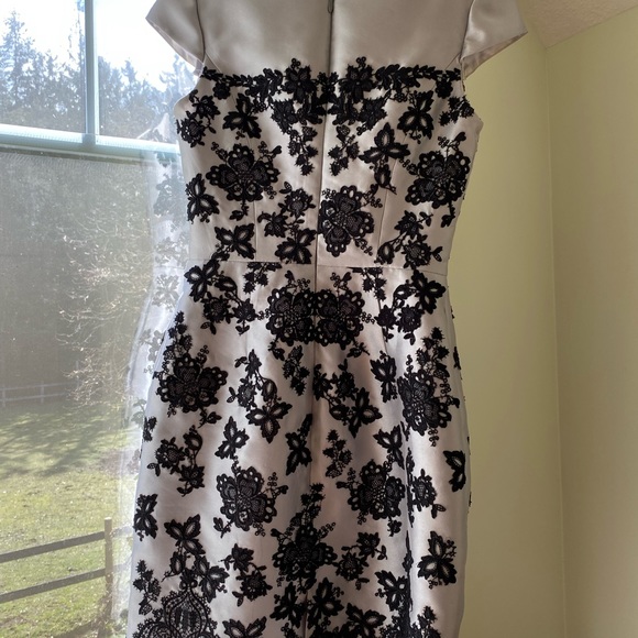 Very elegant Love design dress - Picture 3 of 5